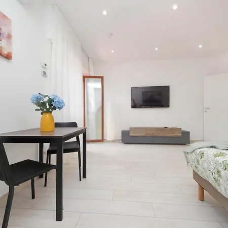 Attico Con Balcone - Mare E Comfort Ostie